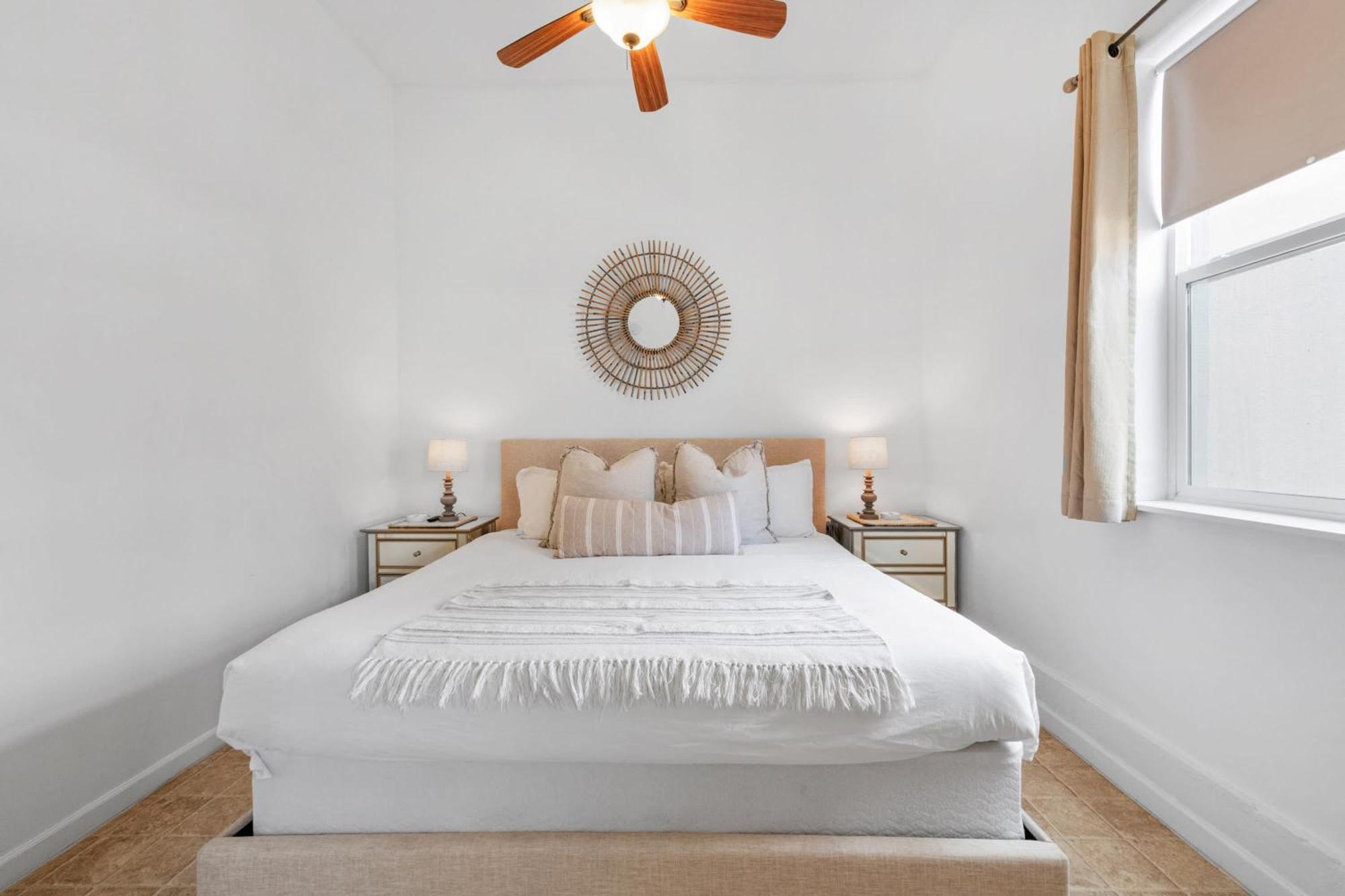 Le Petit Guesthouse -King Bed Walk To Whitworth Nine Mile Falls Экстерьер фото