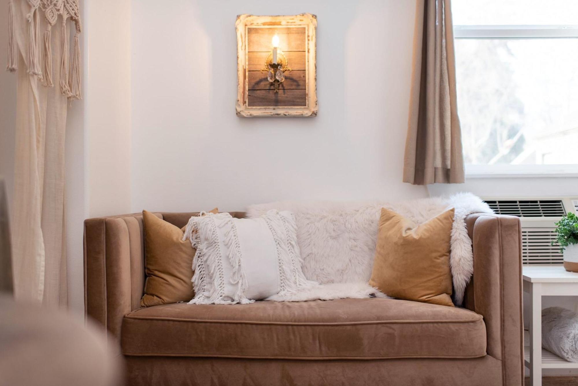 Le Petit Guesthouse -King Bed Walk To Whitworth Nine Mile Falls Экстерьер фото