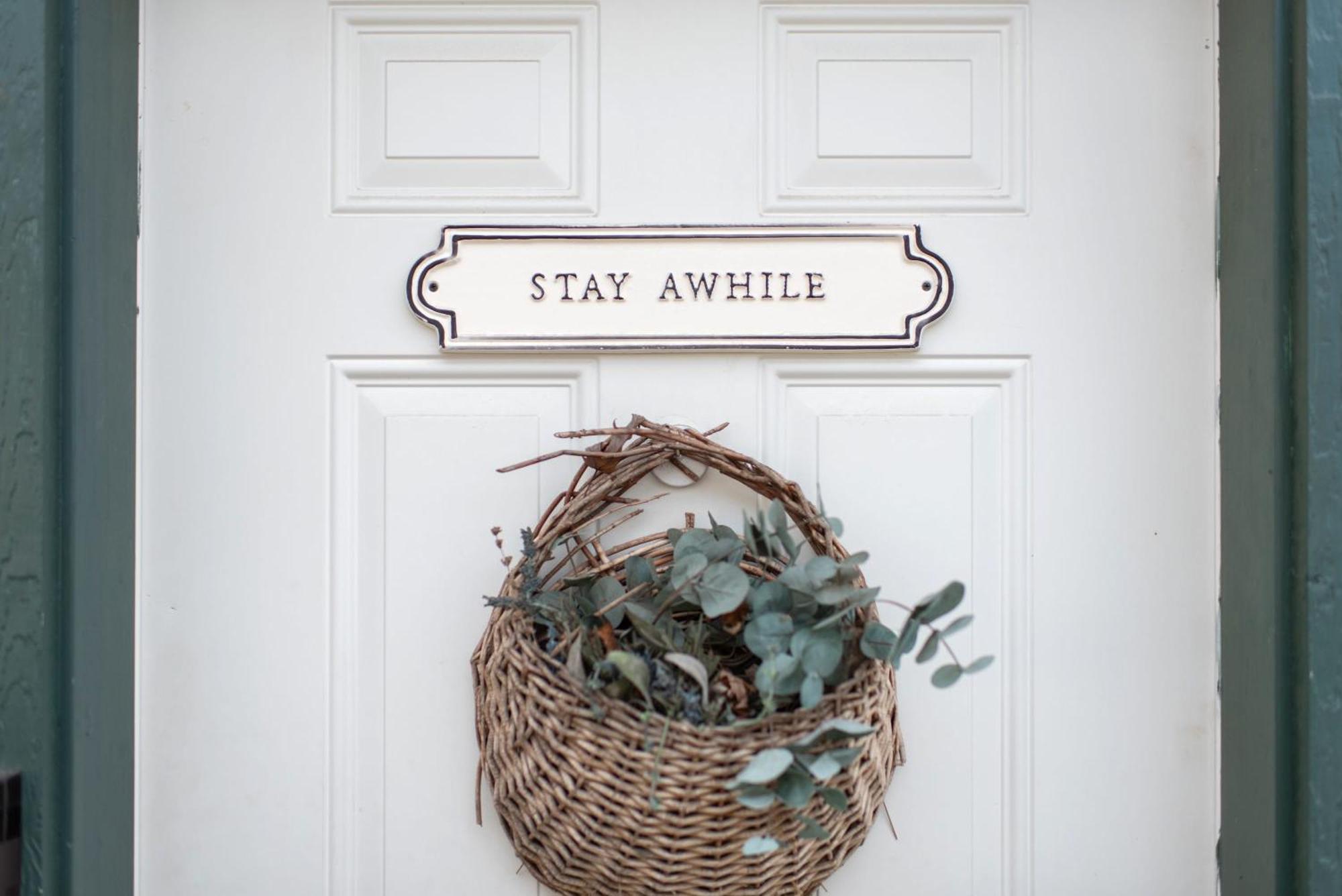 Le Petit Guesthouse -King Bed Walk To Whitworth Nine Mile Falls Экстерьер фото
